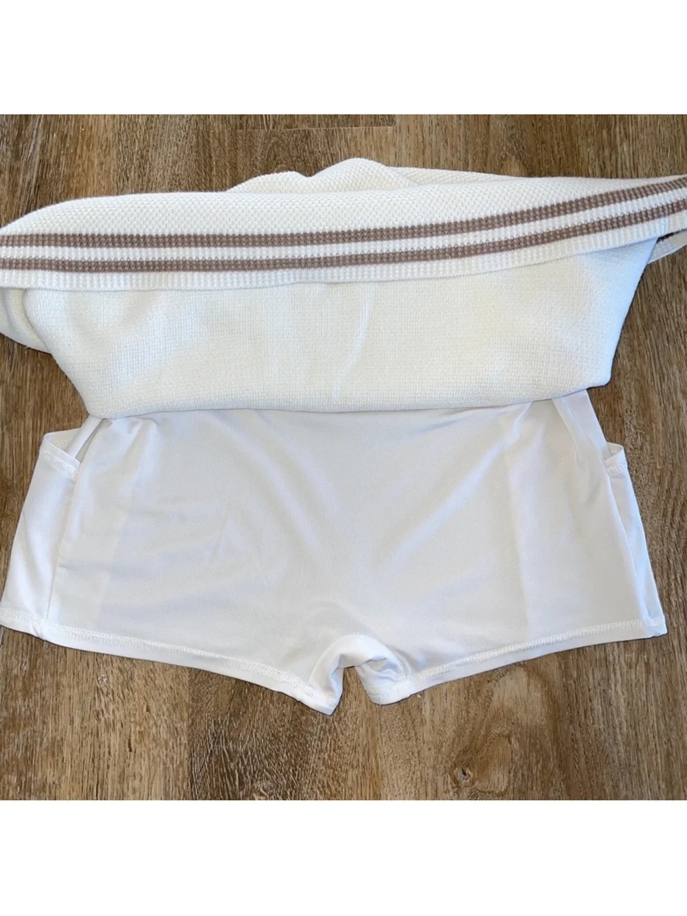 Alo Yoga, Tennis Club Sweater Knit Skort, Ivory/Gravel, Medium